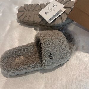 NEW UGG Cozetta Curly Slide Made from Genuine Sheep/Goat Bottom Grip Sandal,